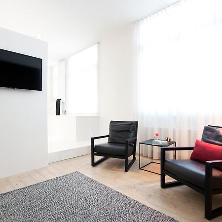 Maison Nationale City Flats & Suites Anversa Camera foto A room at the hotel