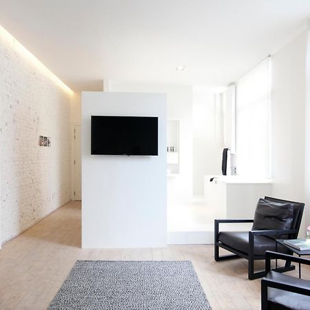 Maison Nationale City Flats & Suites Anversa Camera foto A room at the hotel