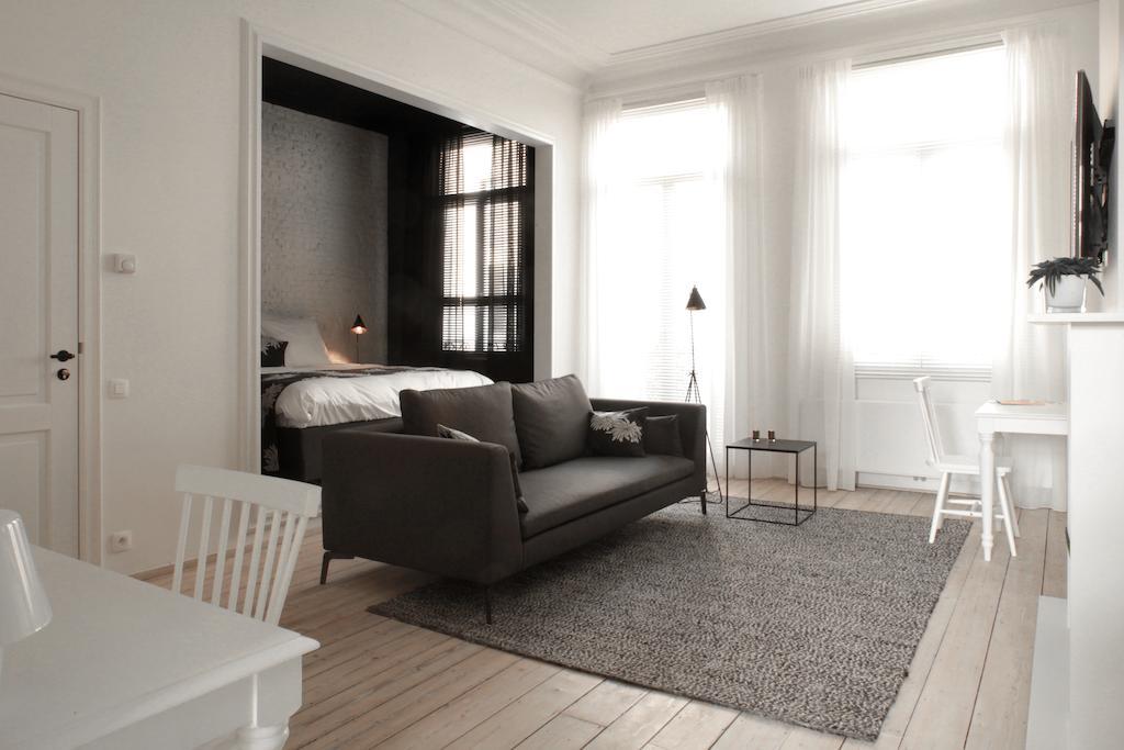 Maison Nationale City Flats & Suites Anversa Camera foto A typical studio apartment