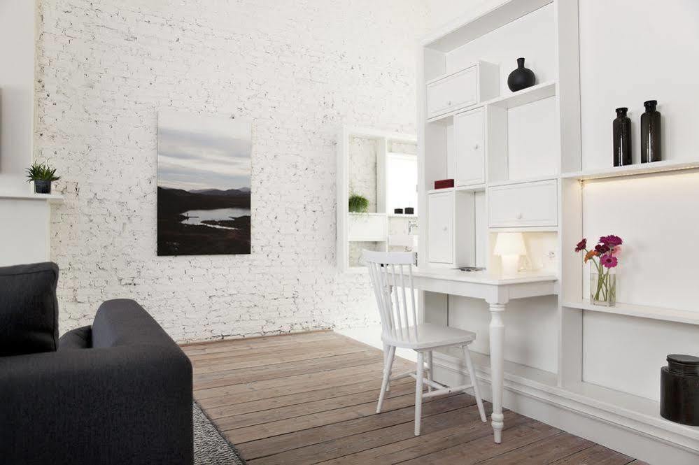 Maison Nationale City Flats & Suites Anversa Esterno foto A typical micro apartment