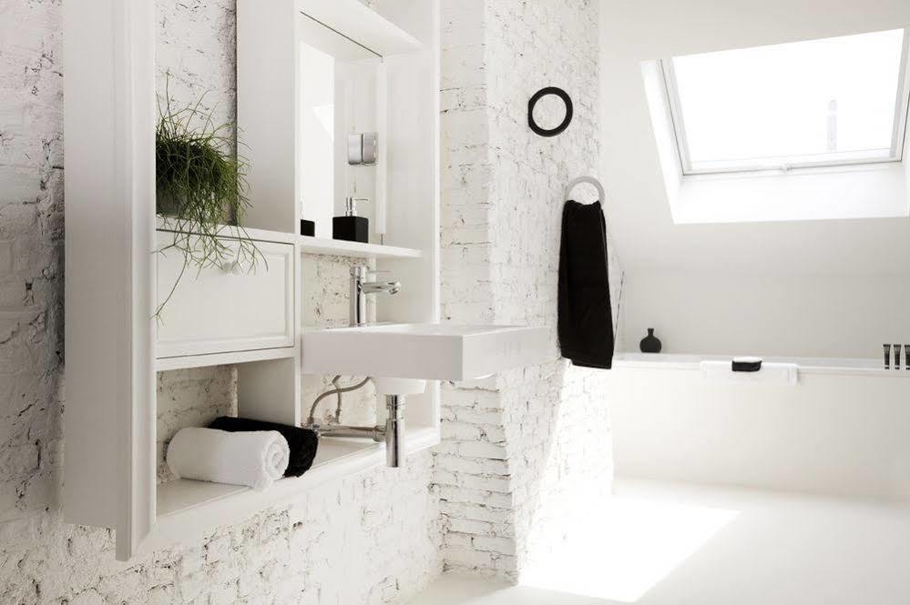 Maison Nationale City Flats & Suites Anversa Esterno foto Bathroom