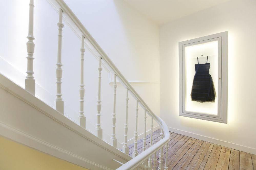 Maison Nationale City Flats & Suites Anversa Esterno foto The dress in the museum