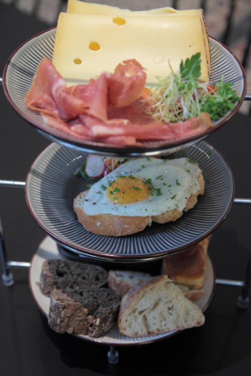 Maison Nationale City Flats & Suites Anversa Esterno foto Egg and ham on toast